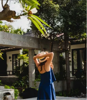 Zen Villa II opening onto tropical landscaping in Assagao