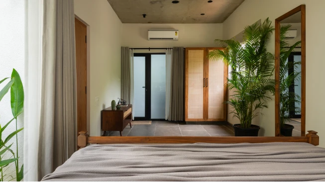Natural light shaping the calm interiors of Zen Villa I